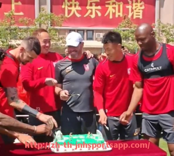 金年会app-CBA天津足球青年队：天津CBA球员投身足球青训营